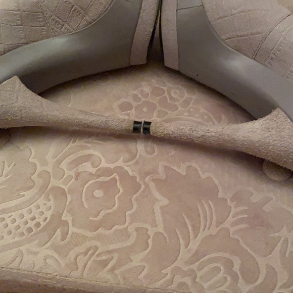 Paris Hiliton Sueded Grey Heels Size 6.5 - Picture 5 of 5
